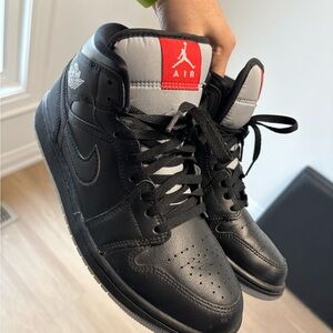 Nike Black and Red Sneakers in good condition